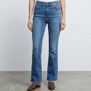 Levi's 725 High Rise Bootcut Jeans Size 30